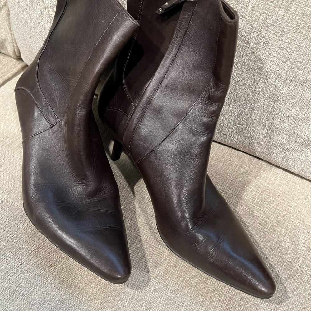 EUC worn 2times. Deep Chocolate Brown booties
